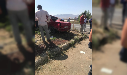 Ağrı’da iki otomobilin çarpıştı: 2 ölü Ağrı’da iki otomobilin çarpıştı: 2 ölü