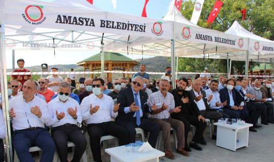 Amasya Belediyesi aşure programı düzenledi