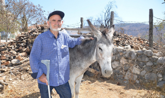 Antalya’daki orman yangınından 82 yaşındaki yaşlı adamı jandarma kurtardı
