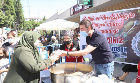 Bandırma Belediyesi’nden aşure ikramı Bandırma Belediyesi’nden aşure ikramı