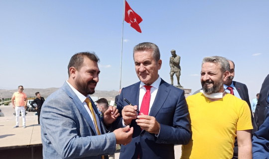 Başkan Sarıgül’den Kocatepe’ye anlamlı ziyaret Başkan Sarıgül’den Kocatepe’ye anlamlı ziyaret