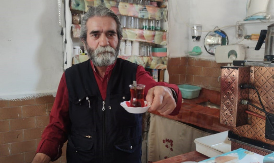 Bir çay tepsisi ile yarım asrı geride bıraktı