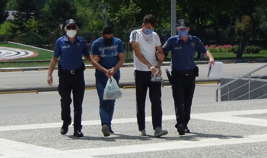 Bolu’da, aranması olan 1’i yabancı uyruklu 2 kişi uygulamada yakalandı