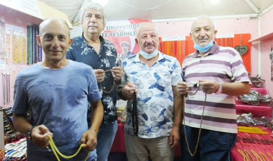 Burhaniye’de zeytin çekirdeği tespihler ilgi gördü Burhaniye’de zeytin çekirdeği tespihler ilgi gördü
