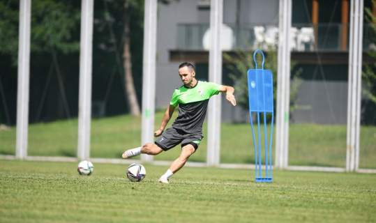 Bursaspor, Erzurumspor maçına 3 eksikle devam etti Bursaspor, Erzurumspor maçına 3 eksikle devam etti