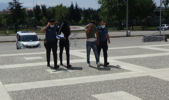Cezaevindeki arkadaşlarının evine camdan giren 2 kişi adliyeye sevk edildi