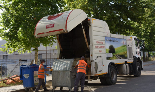 Çöp konteynerler yerinde yıkanıyor
