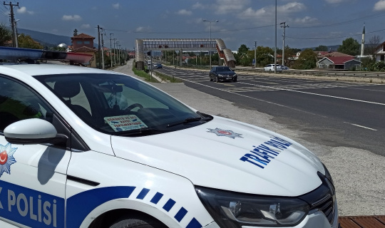 Dev baraj kapakları yola kaydı, Bolu dağı trafiğe kapandı Dev baraj kapakları yola kaydı, Bolu dağı trafiğe kapandı