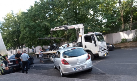 Devrilen motosikletin sürücüsü yaralandı Devrilen motosikletin sürücüsü yaralandı