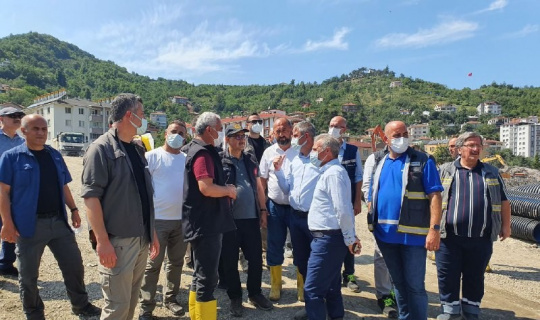 Enerji ve Tabii Kaynaklar Bakanı Dönmez, afet bölgesinde incelemelerde bulundu