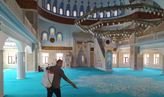 Hakkari’de camiler dezenfekte edildi Hakkari’de camiler dezenfekte edildi