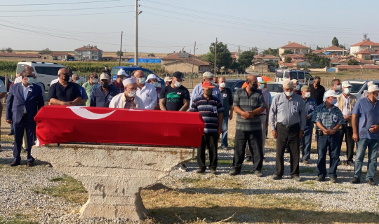 Hayatını kaybeden eski milletvekili Durmaz toprağa verildi Hayatını kaybeden eski milletvekili Durmaz toprağa verildi