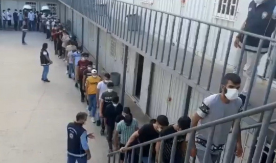 İstanbul’da düzensiz göçmenlere sıkı takip devam ediyor İstanbul’da düzensiz göçmenlere sıkı takip devam ediyor