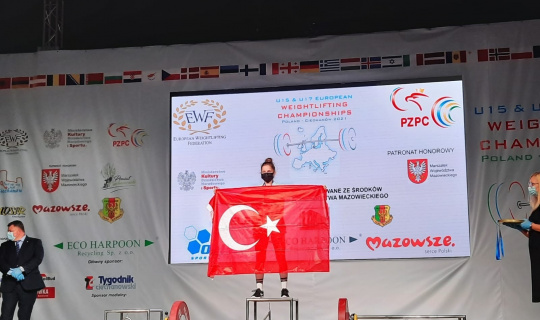 Kağıtsporlu Ceren Avrupa şampiyonu Kağıtsporlu Ceren Avrupa şampiyonu
