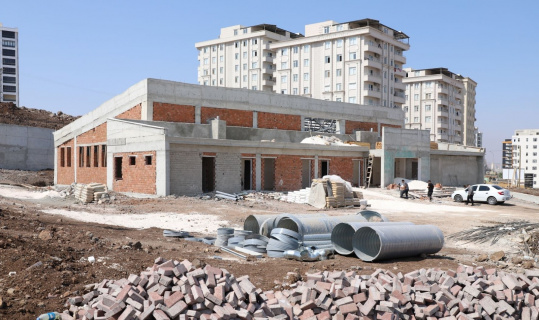 Karaköprü’de kapalı yüzme havuzu çalışmaları sürüyor