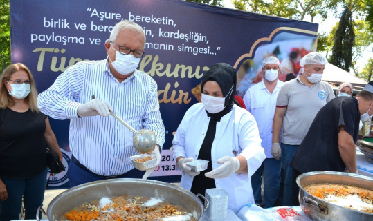Kdz. Ereğli Belediyesi aşure dağıttı