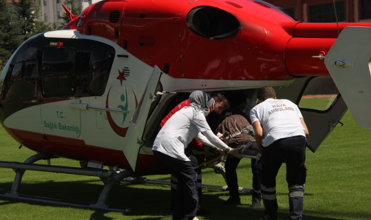 KOAH hastası kadın, ambulans helikopter ile hastaneye yetiştirildi KOAH hastası kadın, ambulans helikopter ile hastaneye yetiştirildi