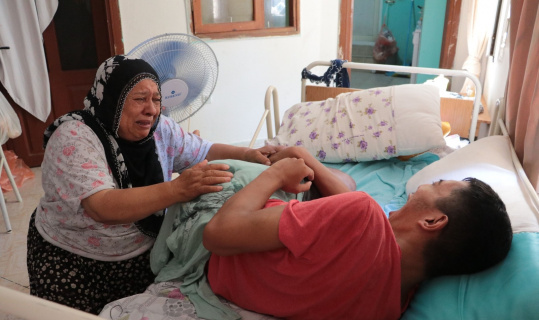 Kullandığı protein tozu nedeniyle felç kalan gencin tedavisi için beklenen yardım geldi