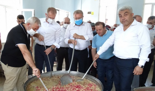 Kutluhallar köyünde 9 yıllık aşure geleneği Kutluhallar köyünde 9 yıllık aşure geleneği