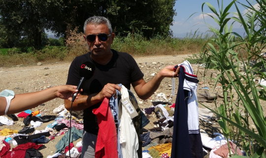 Manavgat’ta yardım için toplanan kıyafetleri dere kenarına attılar