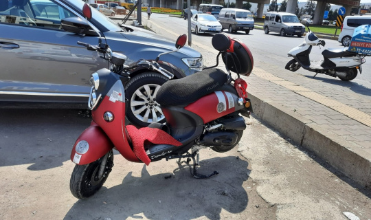 Motosikletler çarpıştı: 2 yaralı Motosikletler çarpıştı: 2 yaralı