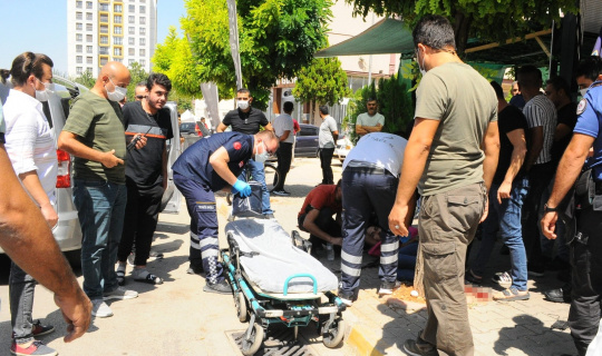 Poğaça almaya giden genç silahla vurularak yaralandı Poğaça almaya giden genç silahla vurularak yaralandı