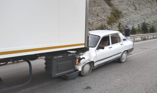 Samsun’da otomobil tıra arkadan çarptı: 1 yaralı