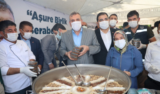 Şanlıurfa belediye başkanlarından aşure ikramı