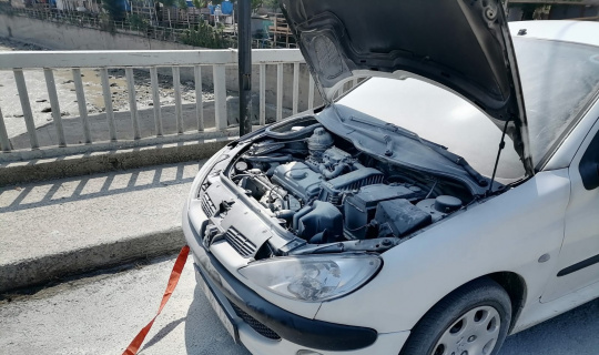 Seyir halindeki araç alev aldı Seyir halindeki araç alev aldı