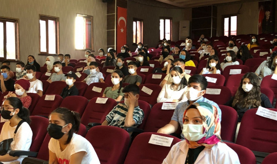 Silvan El-Cezeri Akademi Lise öğrencilerine oryantasyon eğitimi
