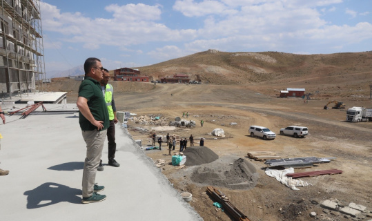 Vali Akbıyık, 130 yataklı otelde incelemelerde bulundu Vali Akbıyık, 130 yataklı otelde incelemelerde bulundu