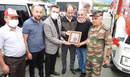Yangın bölgesinden ülkelerine dönen Azeri İtfaiyecileri Vakfıkebir Ekmeği ile uğurladılar