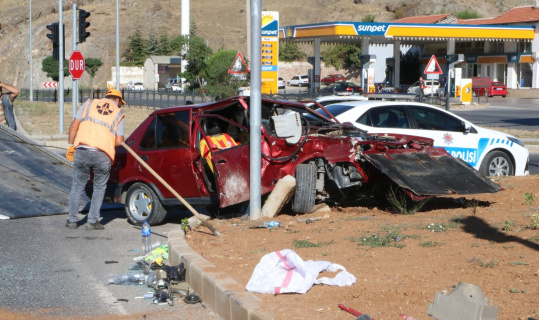 Yozgat’ta tır ile otomobil çarpıştı: 3 yaralı Yozgat’ta tır ile otomobil çarpıştı: 3 yaralı