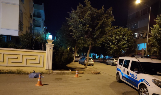 Antalya’da yolda yürüyen kişi fenalaşarak hayatını kaybetti