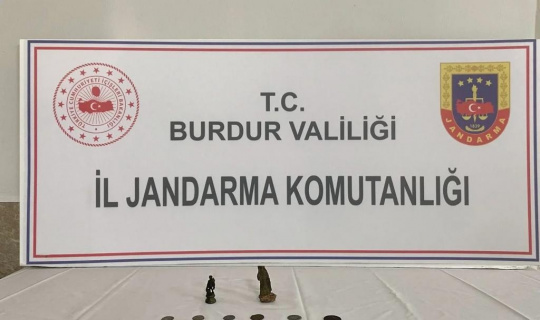 Burdur’da Roma dönemine ait sikke ve insan figürlü heykel ele geçirildi