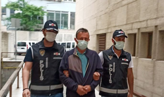 Bursa’da hastasından ameliyat parası istediği öne sürülen doktor tutuklanarak cezaevine gönderildi Bursa’da hastasından ameliyat parası istediği öne sürülen doktor tutuklanarak cezaevine gönderildi