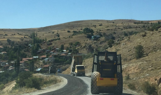 Büyükşehir’den 10 kırsal bölgede yol çalışması