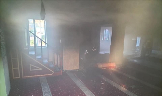 Camide korkutan yangın Camide korkutan yangın