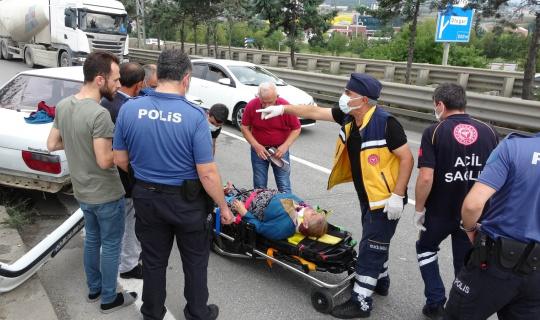 Cenaze aracı ile otomobil çarpıştı: 1 yaralı Cenaze aracı ile otomobil çarpıştı: 1 yaralı