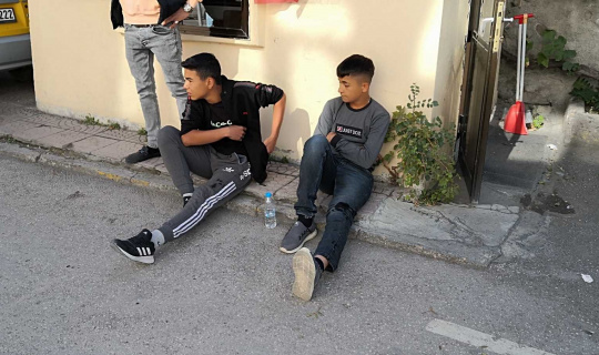 Çocukların bıçaklı kavgası kanlı bitti: 2 yaralı