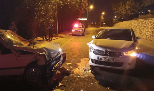 Diyarbakır’da hatalı sollama kazaya sebep oldu: 2’si ağır 4 yaralı