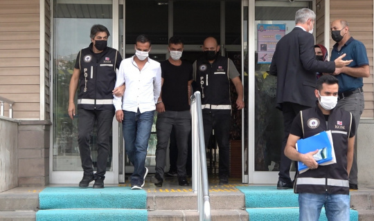 Ehliyet sınavında maskesine kamera, kulağına böcek yerleştiren kopyacı, hakim karşısında
