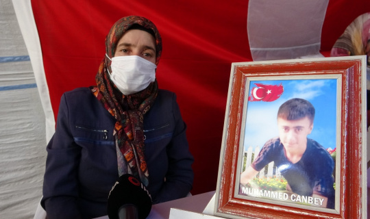 Evlat hasreti çeken anne Ay: “Evde ne rahatımız var ne de huzurumuz” Evlat hasreti çeken anne Ay: “Evde ne rahatımız var ne de huzurumuz”