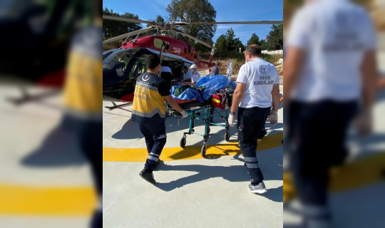 Kazada yaralanan şahıs ambulans helikopterle İstanbul’a sevk edildi Kazada yaralanan şahıs ambulans helikopterle İstanbul’a sevk edildi