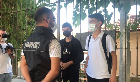 KOM ekipleri okul önlerinde önlemleri arttırdı KOM ekipleri okul önlerinde önlemleri arttırdı