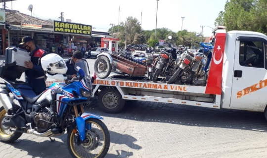 Manisa jandarmadan motosiklet sürücülerine sıkı denetim