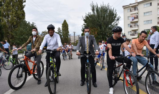 Nallıhan’da pedallar ‘Avrupa Hareketlilik Haftası’ için çevrildi Nallıhan’da pedallar ‘Avrupa Hareketlilik Haftası’ için çevrildi