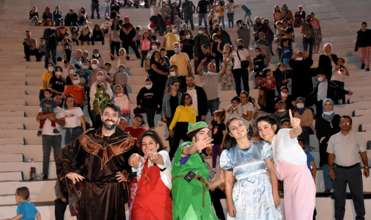 ’Peter Pan’ ve ’Mikrop ile Köpük’ çocuklar için sahne aldı ’Peter Pan’ ve ’Mikrop ile Köpük’ çocuklar için sahne aldı