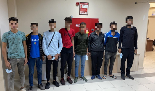 TEM’de durdurulan otomobilden 7 düzensiz göçmen çıktı: 1 tutuklama TEM’de durdurulan otomobilden 7 düzensiz göçmen çıktı: 1 tutuklama