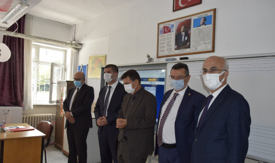 Vali Arslantaş öğrencilere başarılar diledi Vali Arslantaş öğrencilere başarılar diledi
